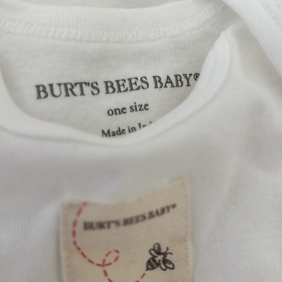 Burt’s Bees Organic newborn set sleep gown with matching hats - Picture 3 of 5